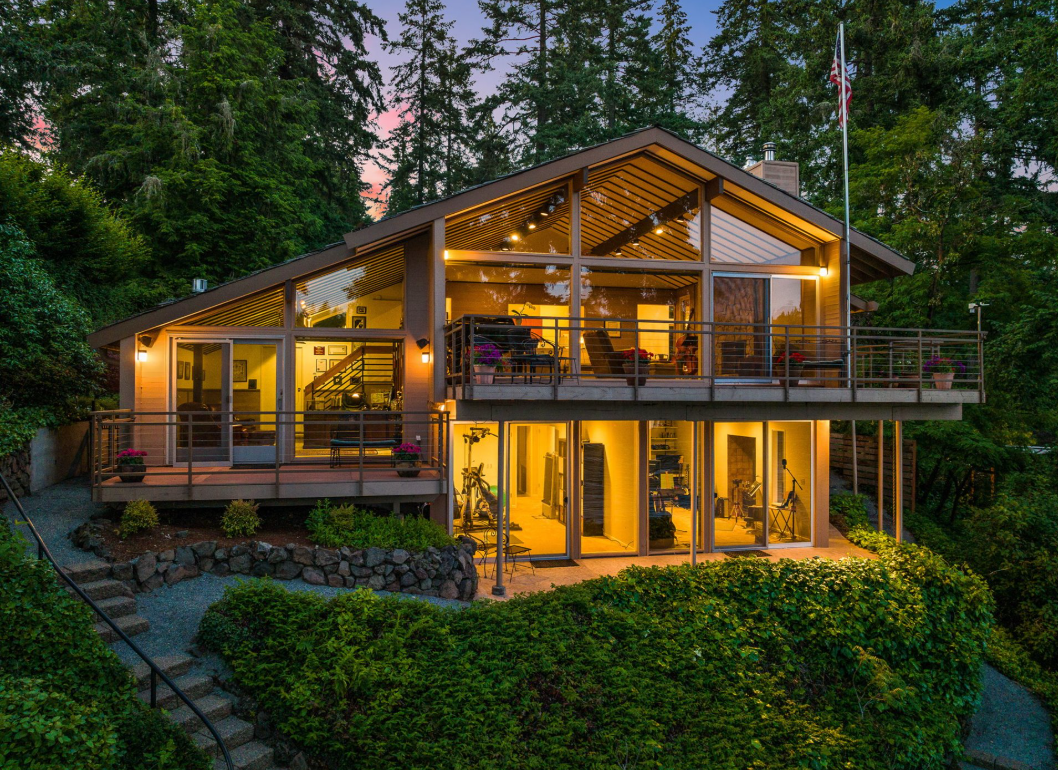 Main Lake Unobstructed Views | 130 ft of Waterfront